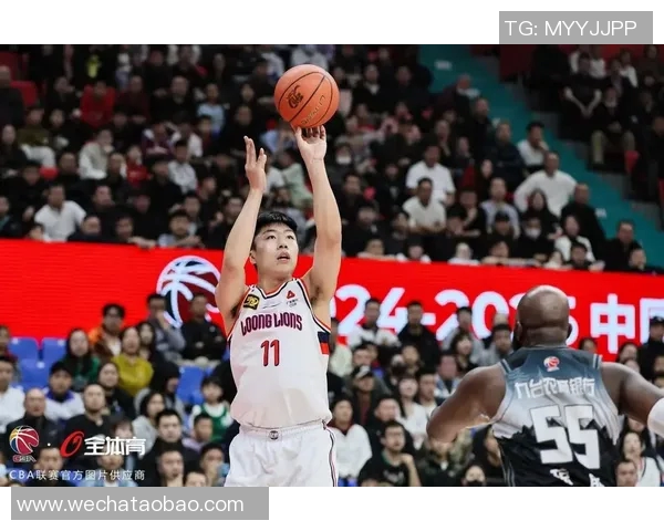 广州篮球队比赛经验引发热议球迷对战术和表现的不同看法